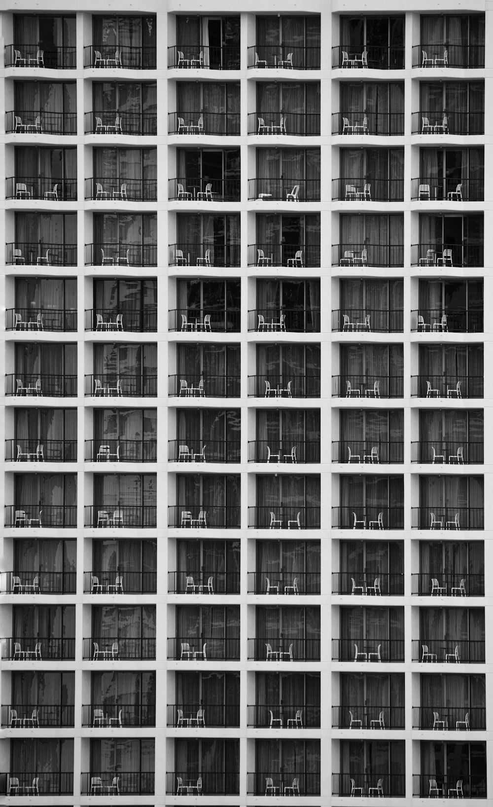 Photo en noir et blanc d’un bâtiment