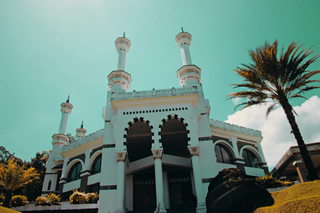 3-Day Padang Budget Itinerary: $8 a Day Backpacking Guide