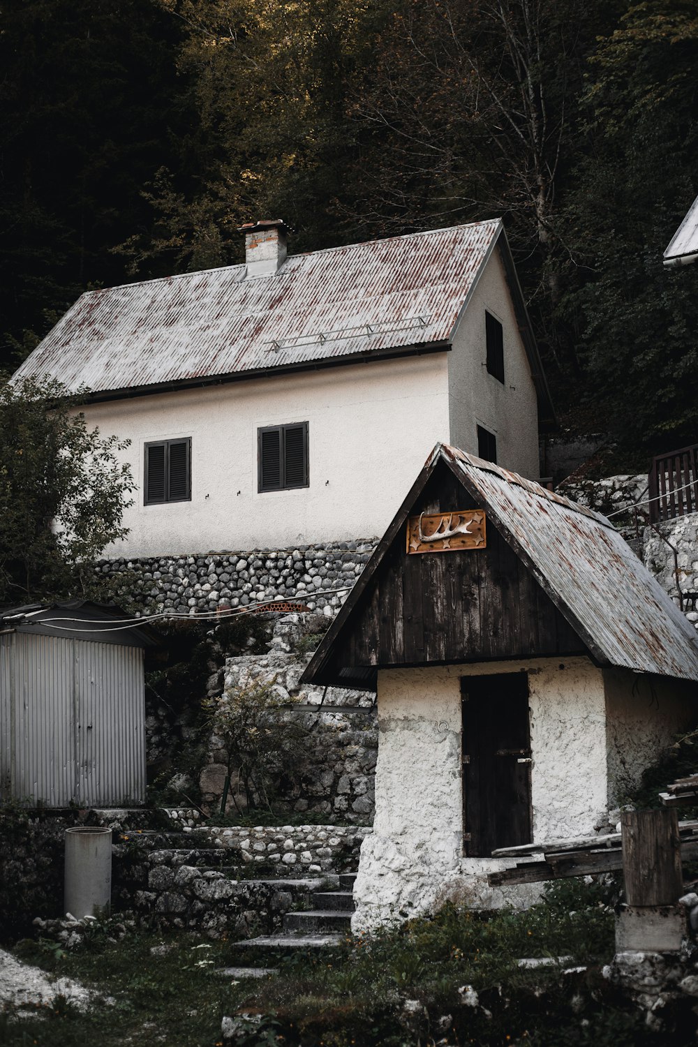 brown and white concrete house