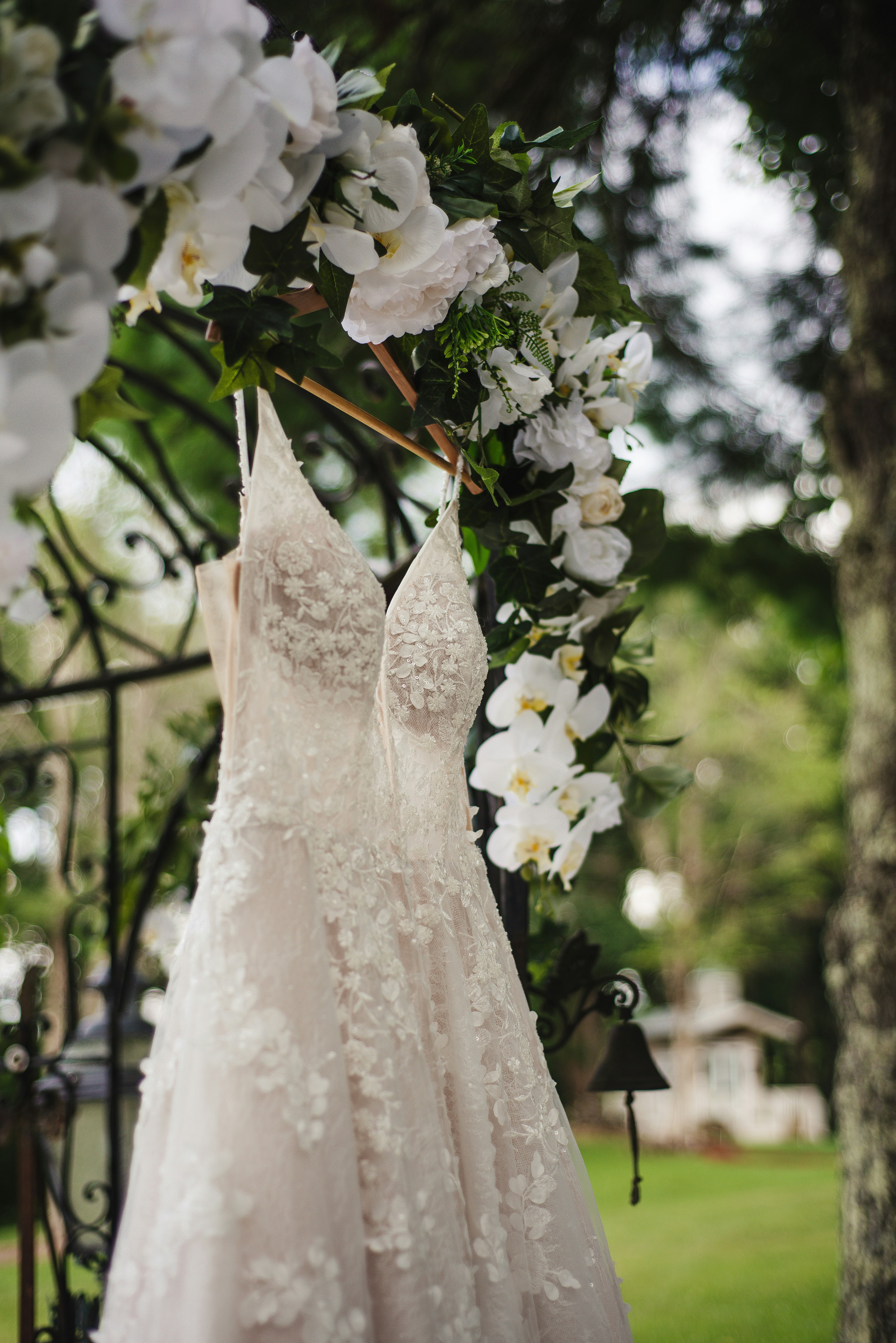 vestido de alça de espaguete de renda floral branco