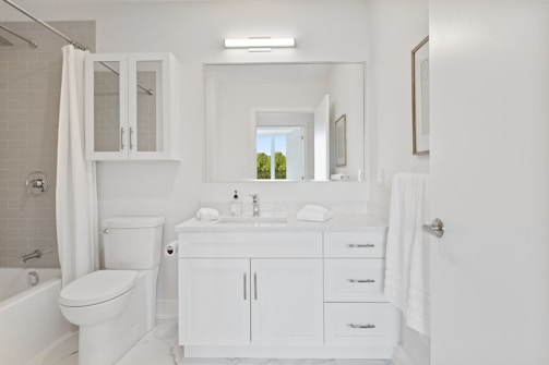a clean,fresh and shiny white washroom