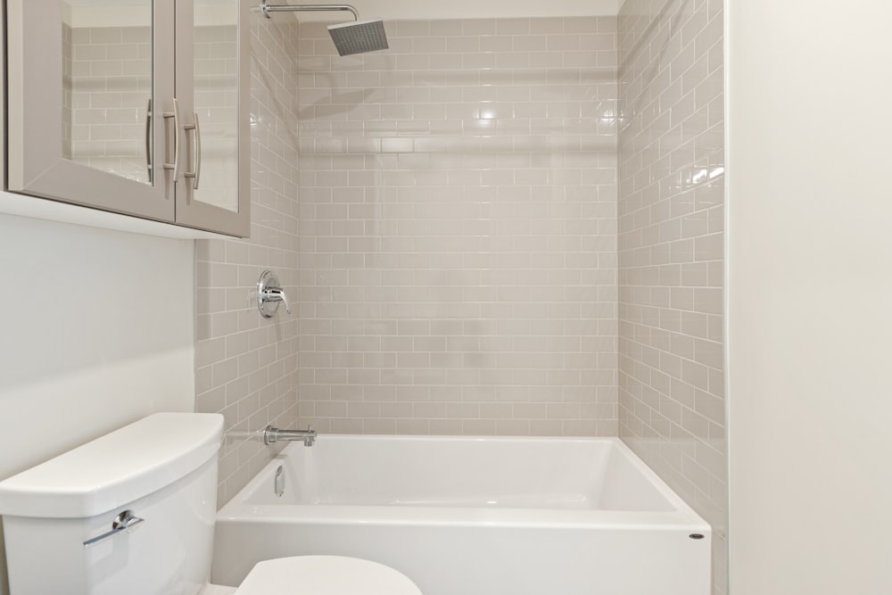 white ceramic bathtub near white ceramic bathtub