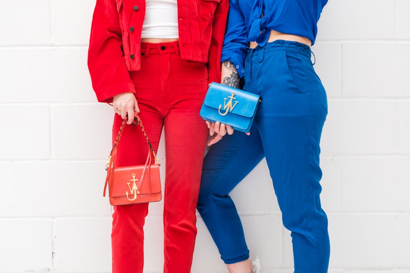 Chic cup-holder stance