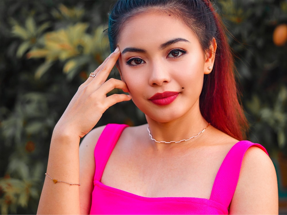 woman in pink tank top