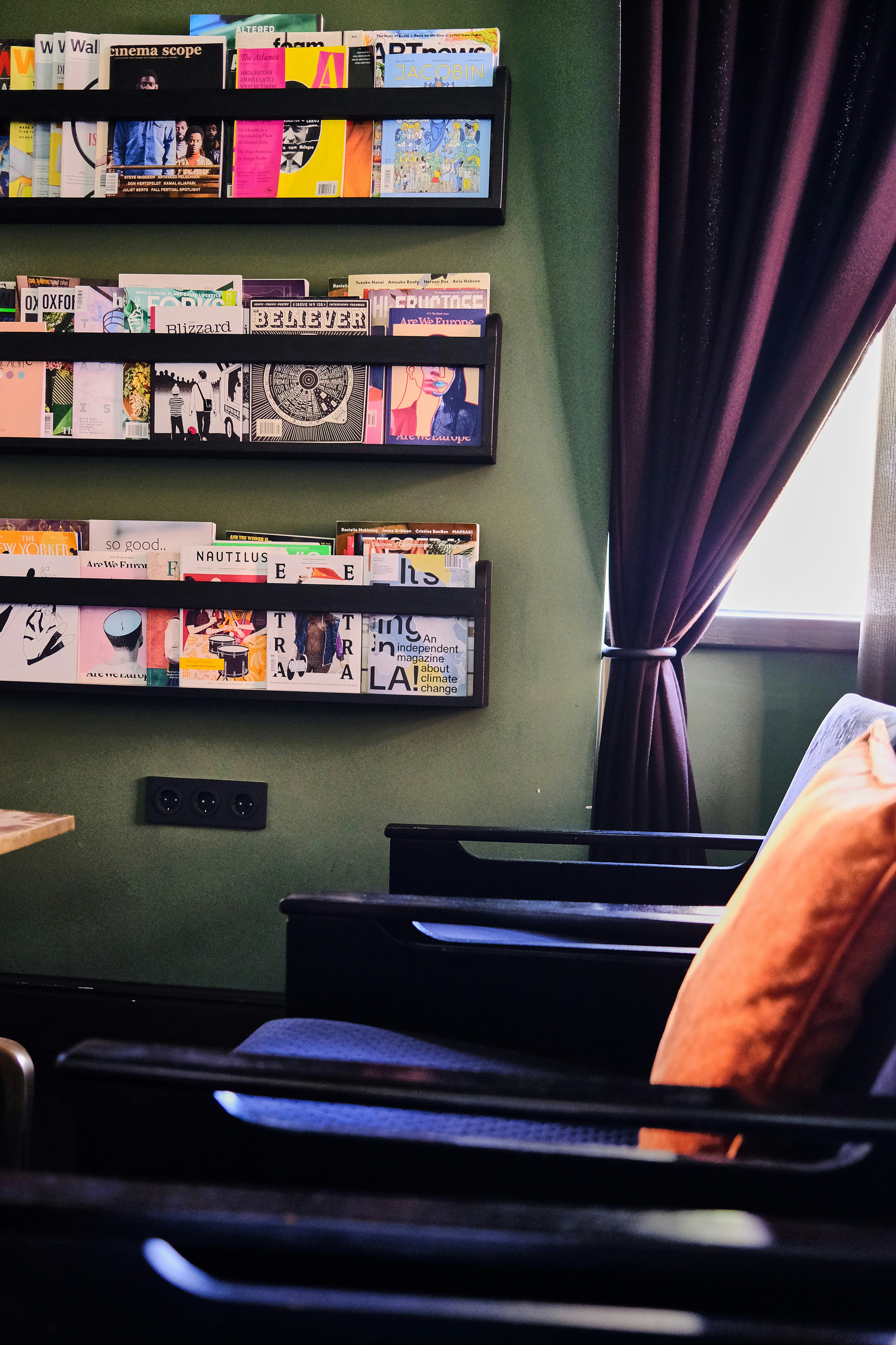 رواية بين السطور