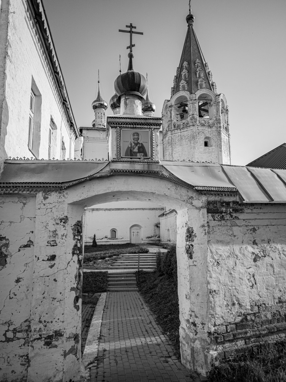 grayscale photo of concrete building