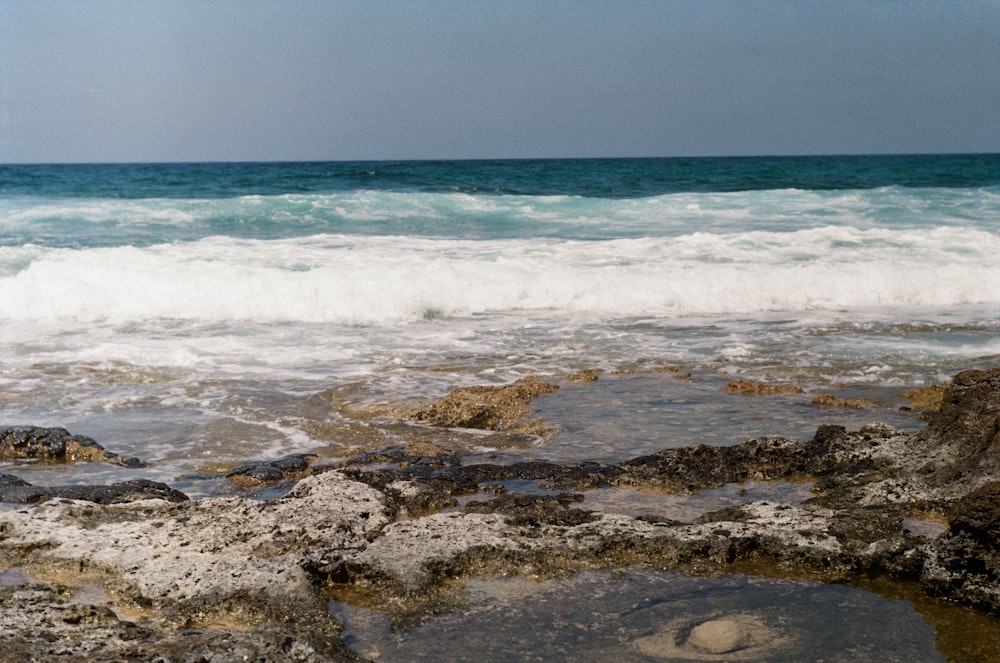 sea waves crashing on shore during daytime