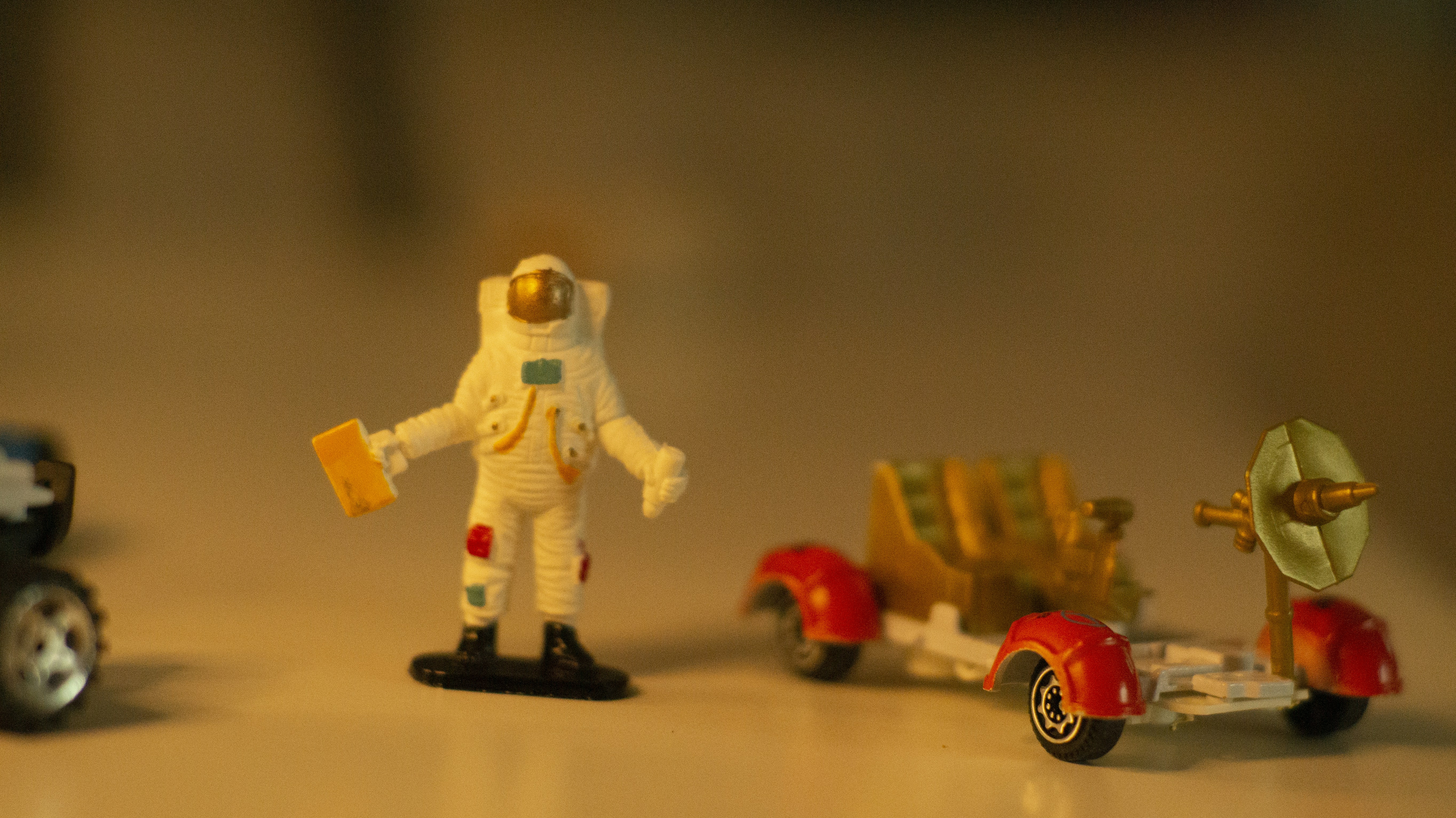 Figuras espaciales únicas hechas a mano