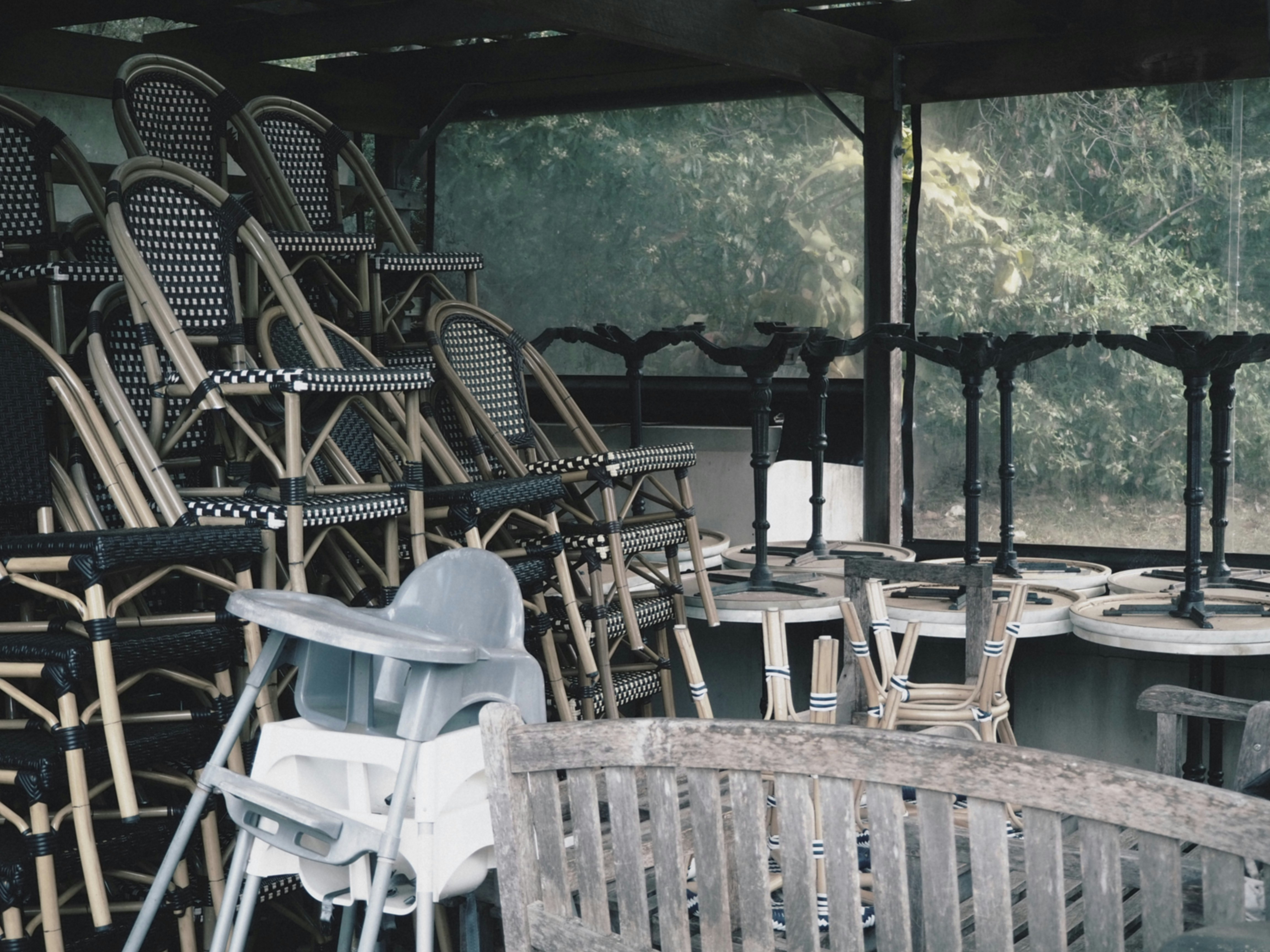 white plastic chairs and table