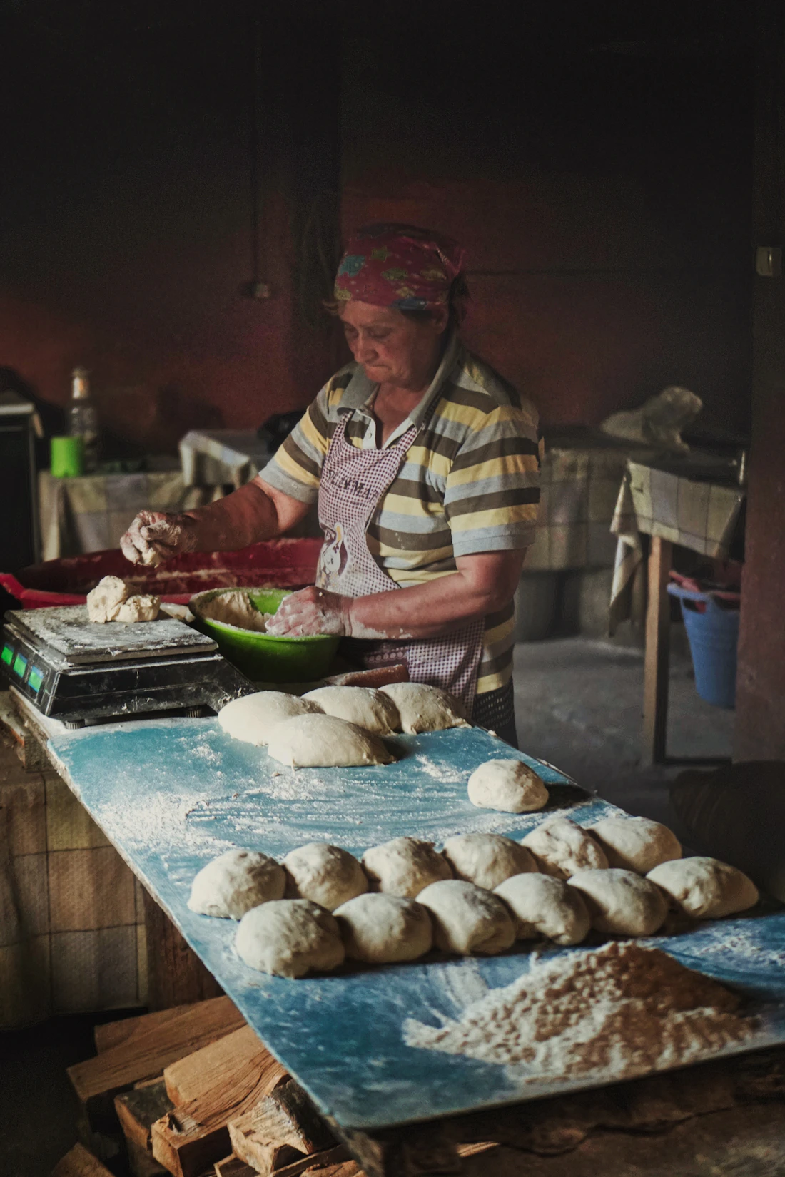 Making khinkali by hand