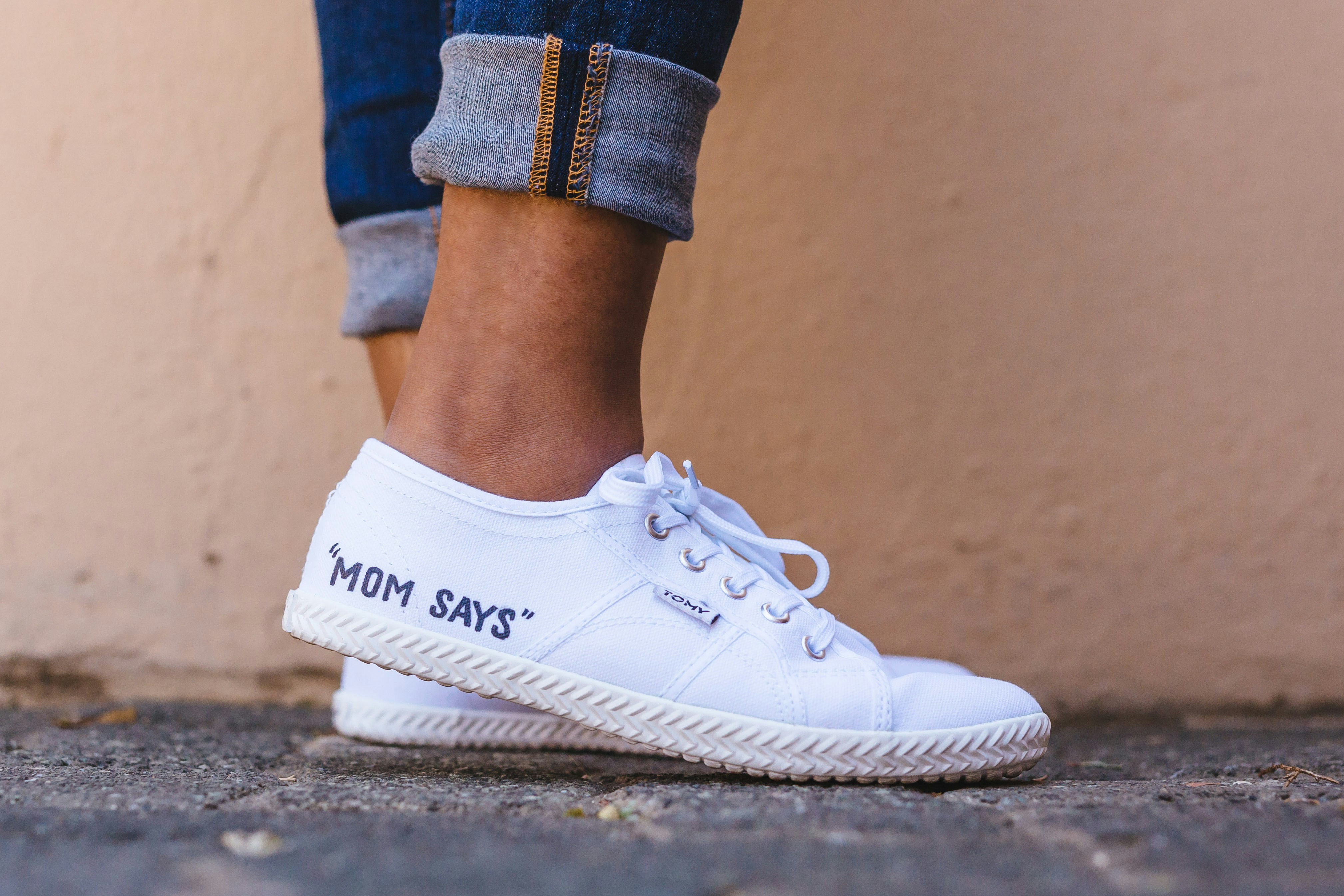 Personne portant Nike Air Force 1 Low blanc