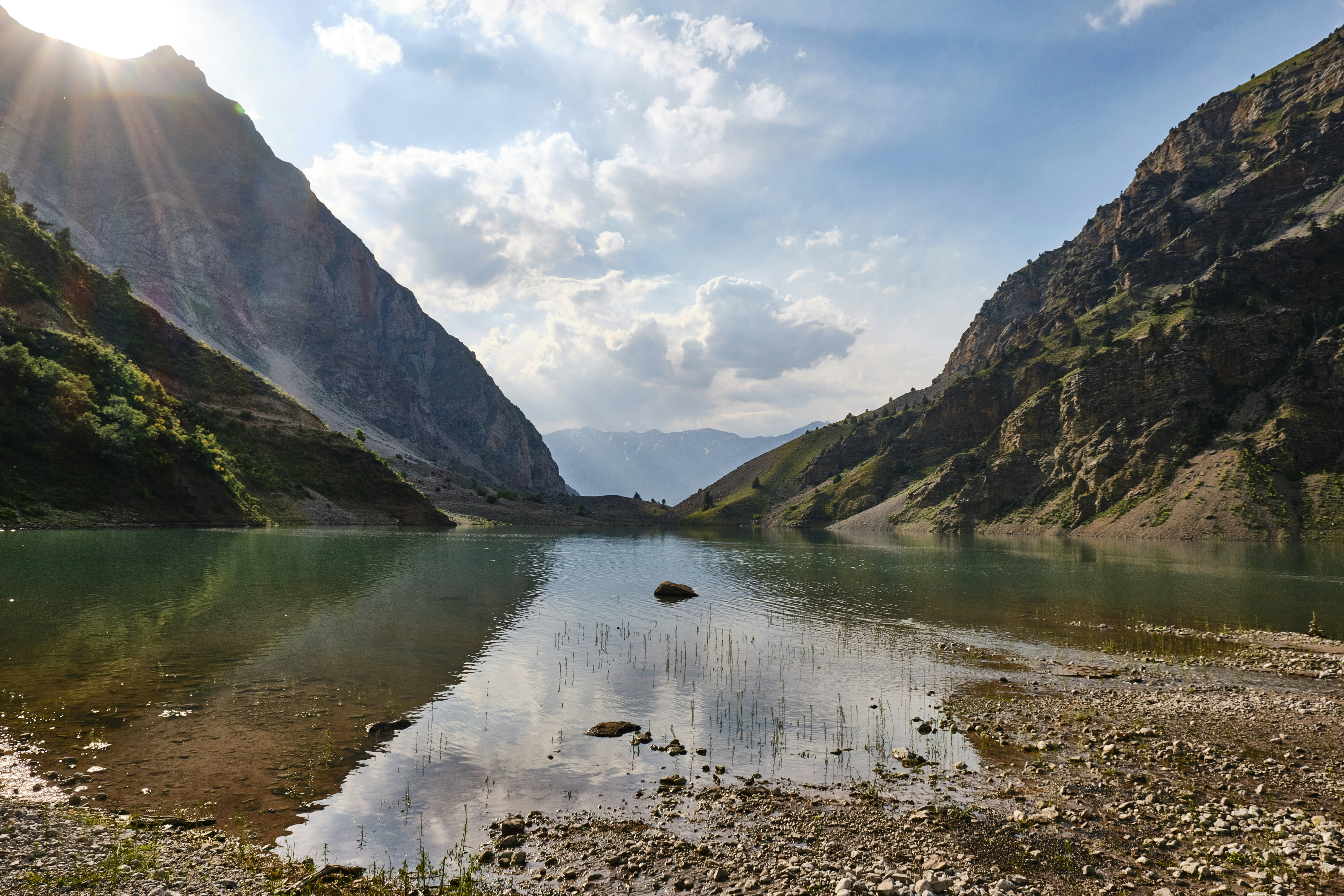 See mitten in den Bergen