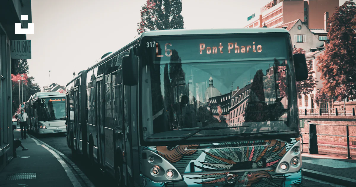 Red and black bus on road during daytime photo – Free Art Image on Unsplash
