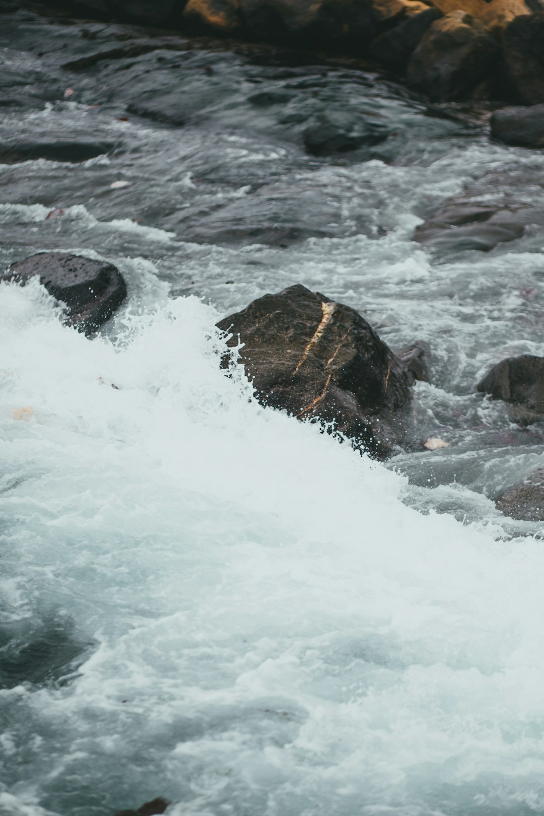 water waves hitting rocks during daytime