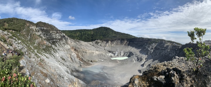 The big boat that became a mountain is called Tangkuban Perahu.