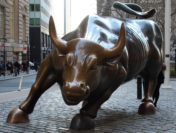 The iconic bronze bull statue at Amsterdam Beursplein symbolizing financial strength and digital trading power.