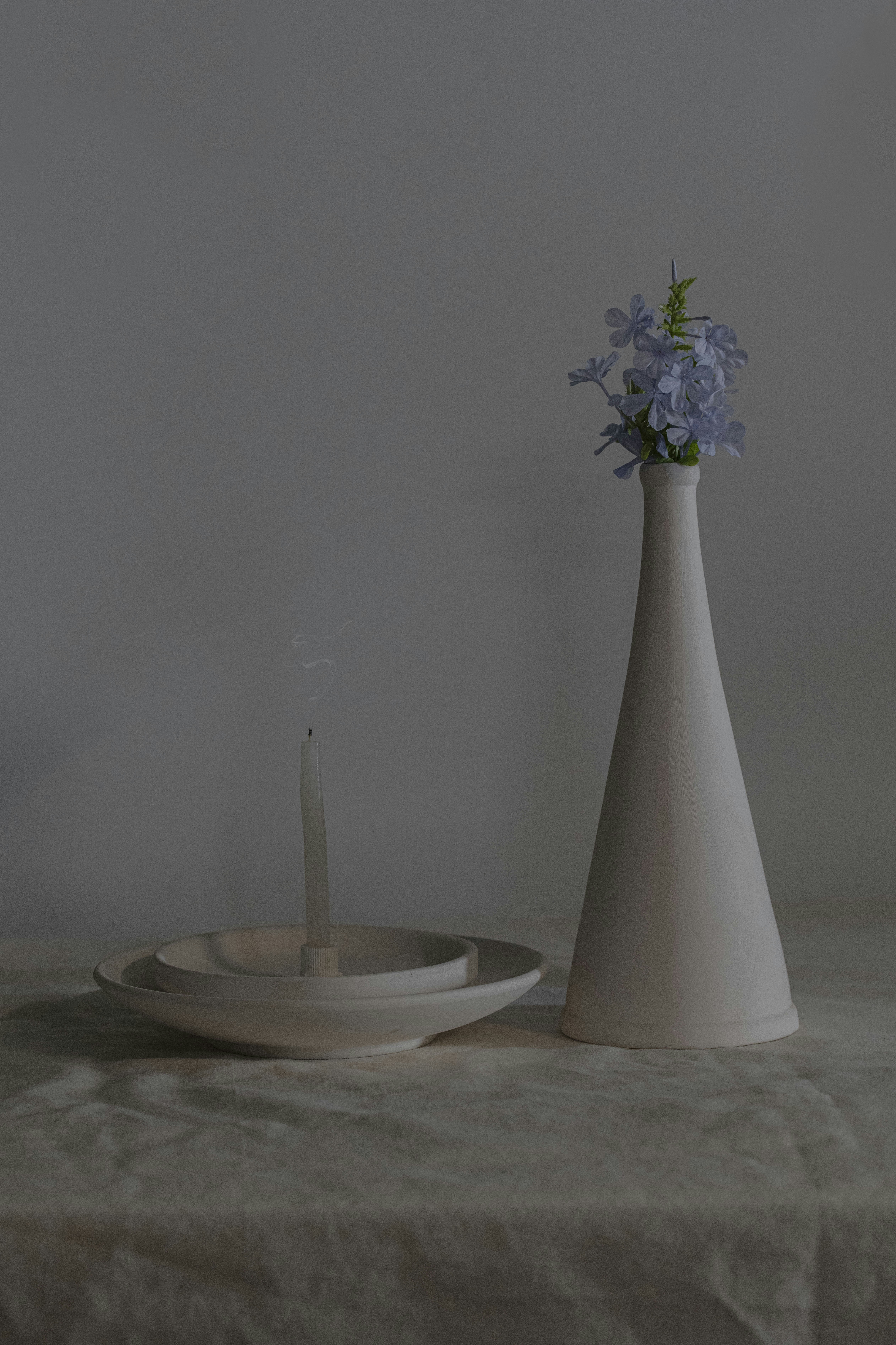 Un vase de luxe design sur une table