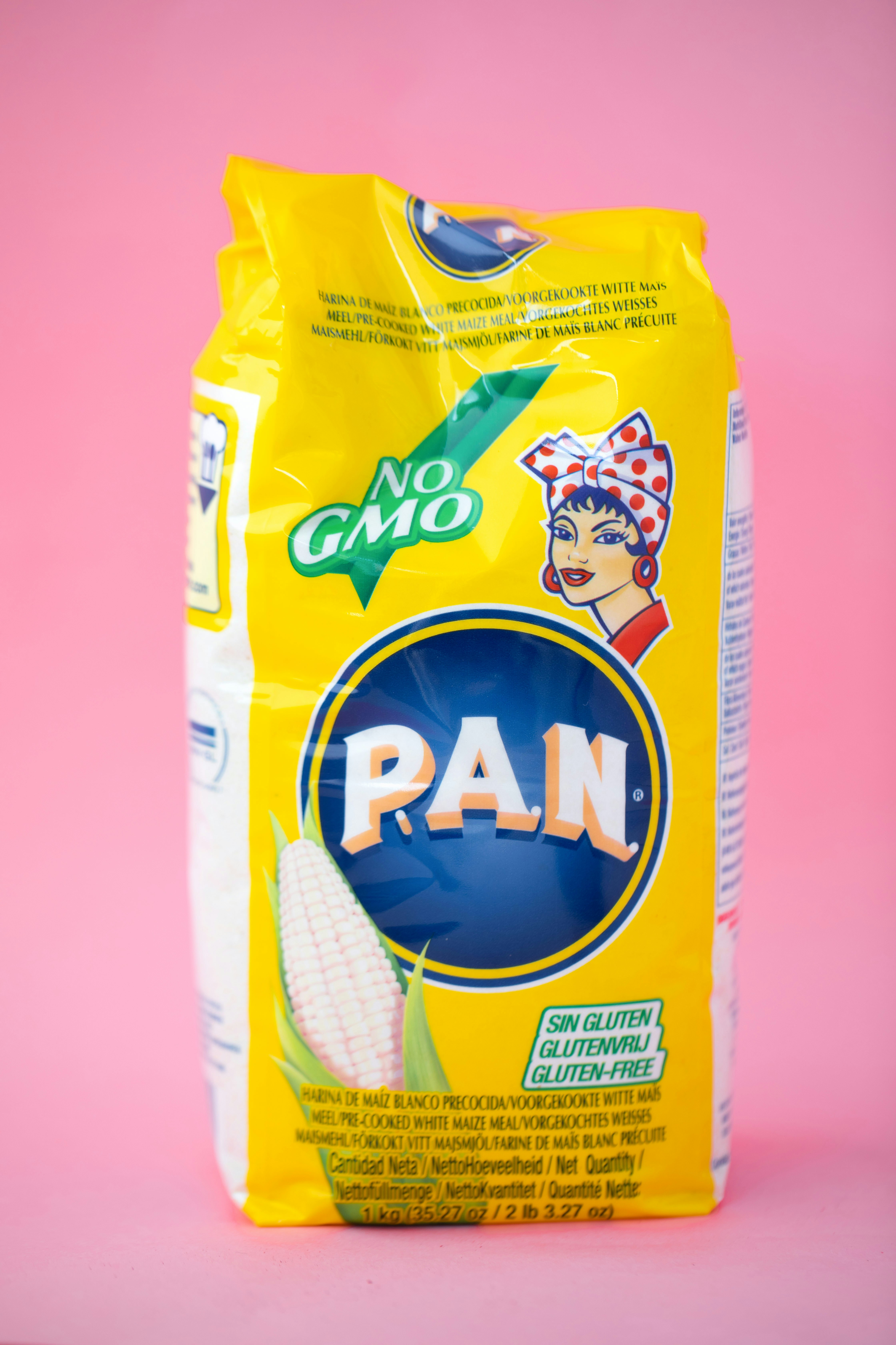 Harina Pan - white corn flour shot by Karolin Baitinger