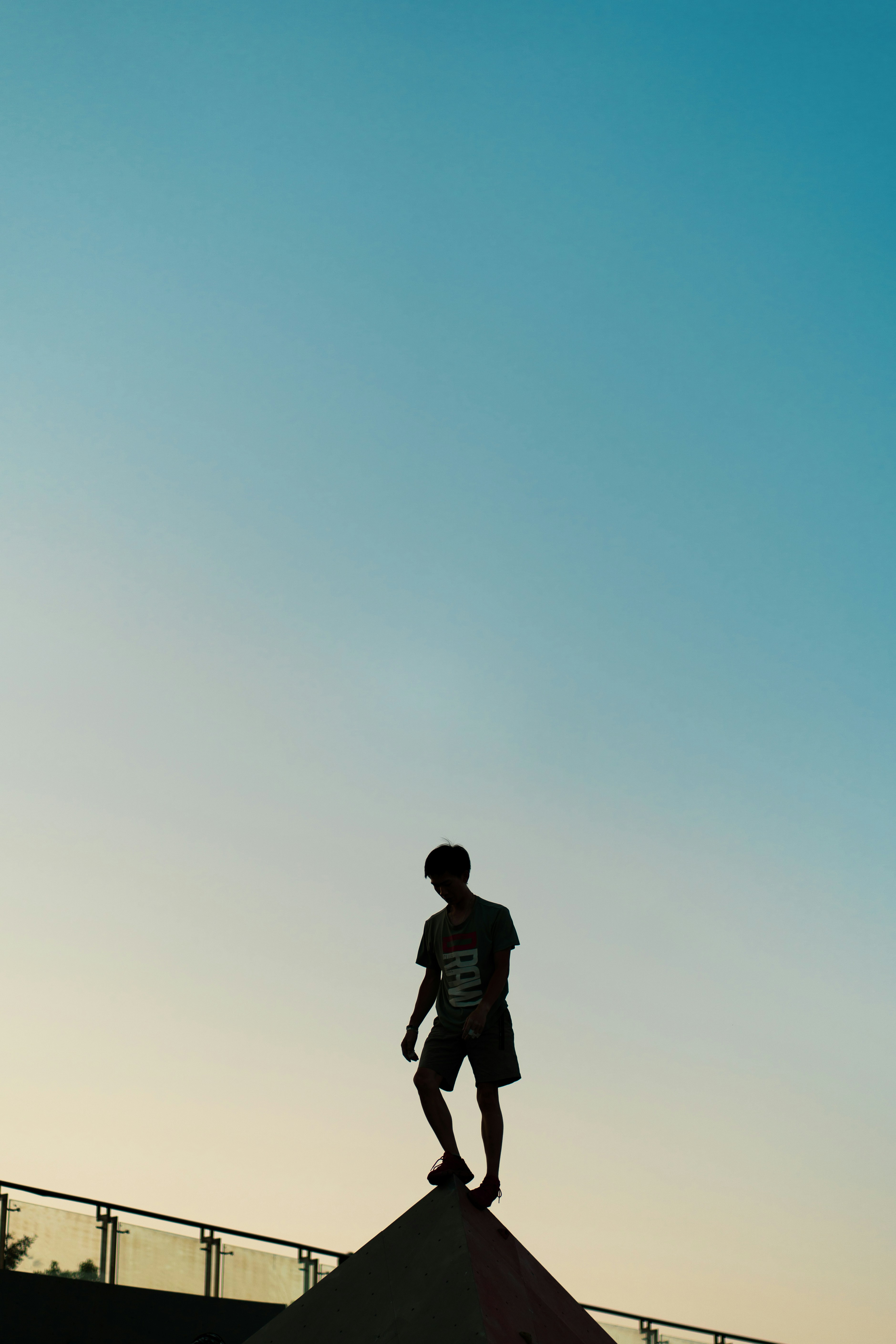 photo-1631028264916-1915b0d23cab?ixid=M3wxMjA3fDB8MXxzZWFyY2h8MTV8fGhpZ2hzdGFrZXN3ZWVwc3xlbnwwfHx8fDE3NTEwNTg1NDV8MA\u0026ixlib=rb-4.1.0