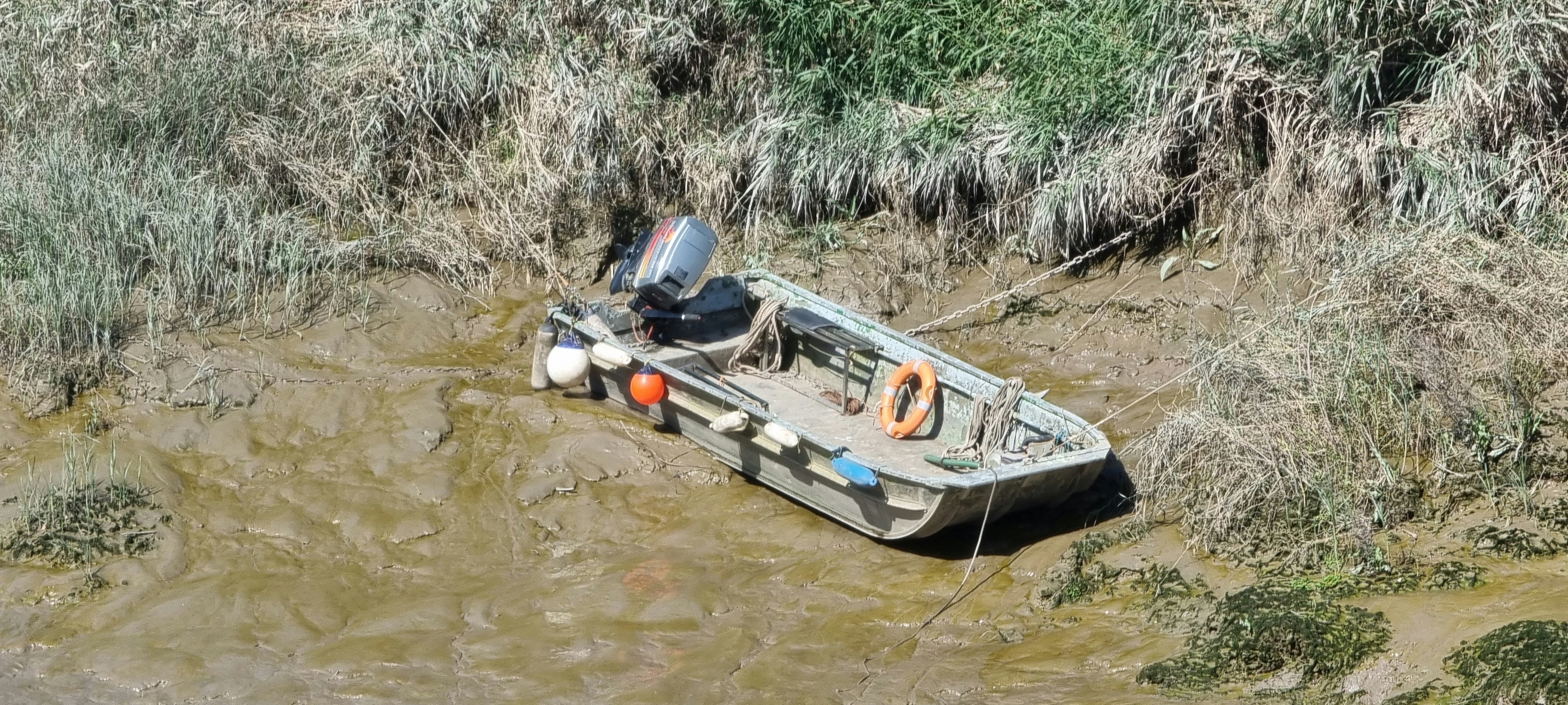 Understanding Running Aground in a Boat: Different Propulsion Concerns
