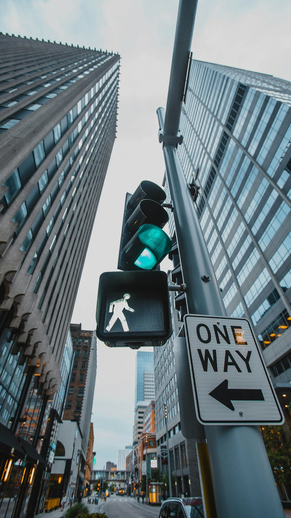 black and white traffic light