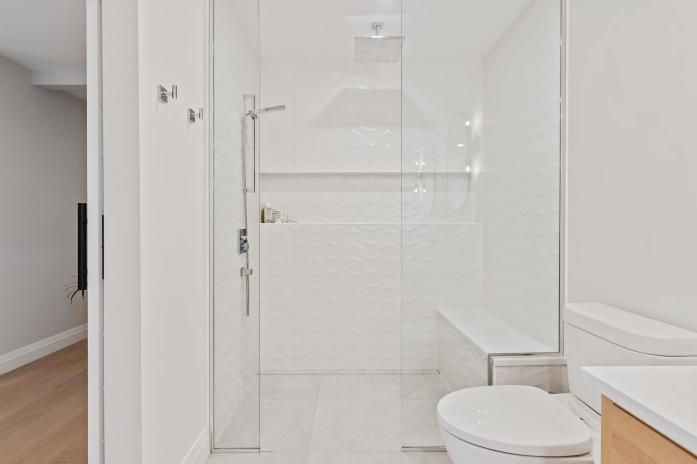 Frameless Shower Enclosures That Survive Arkansas Humidity and Hard Water