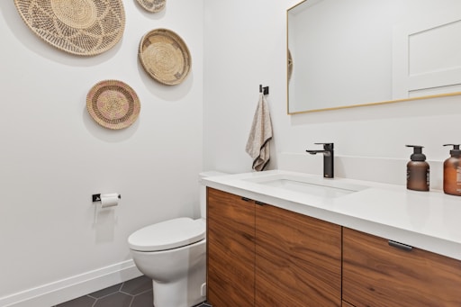 washroom cleaning and maintenance services