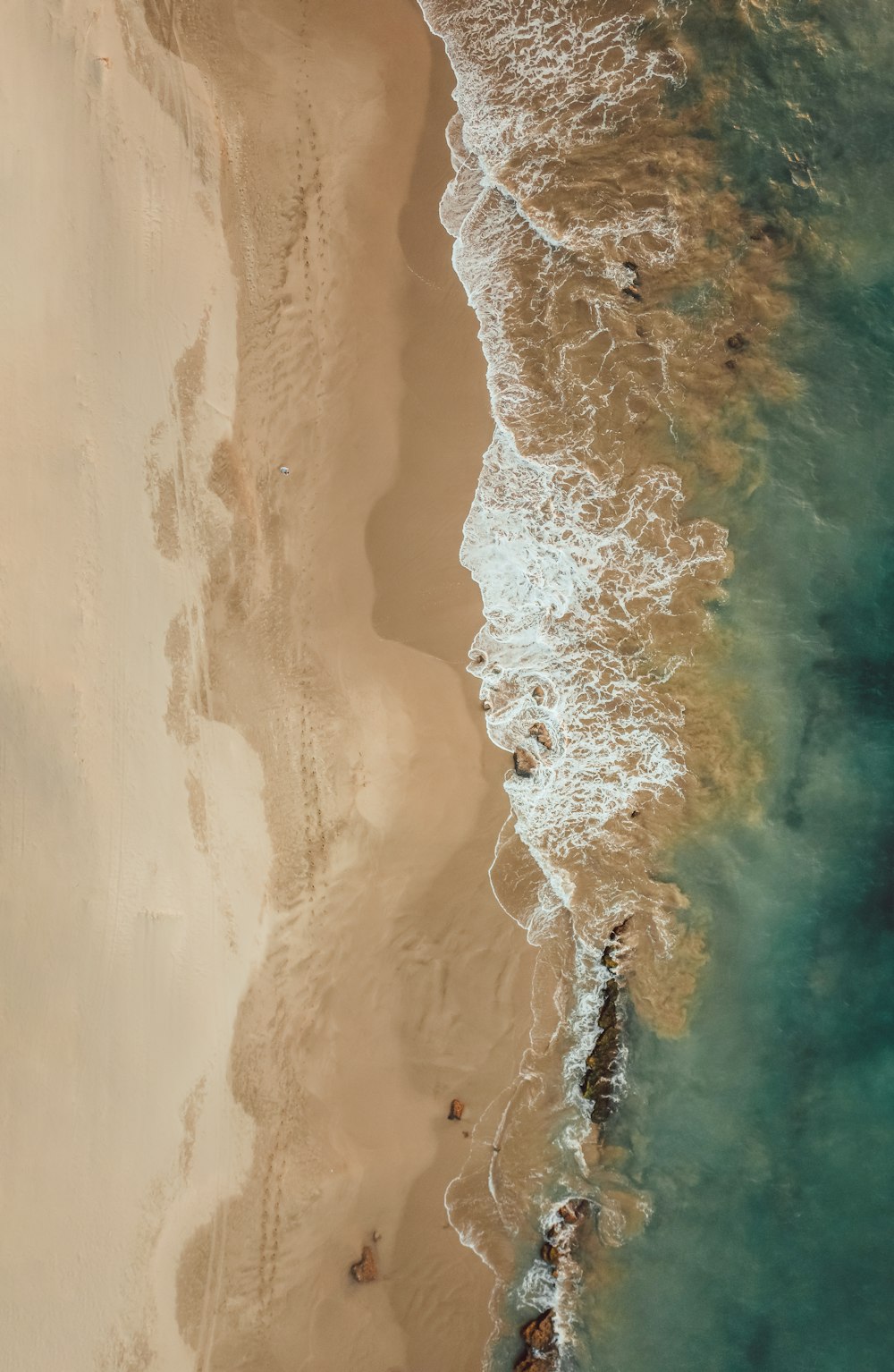 海の波の空中写真