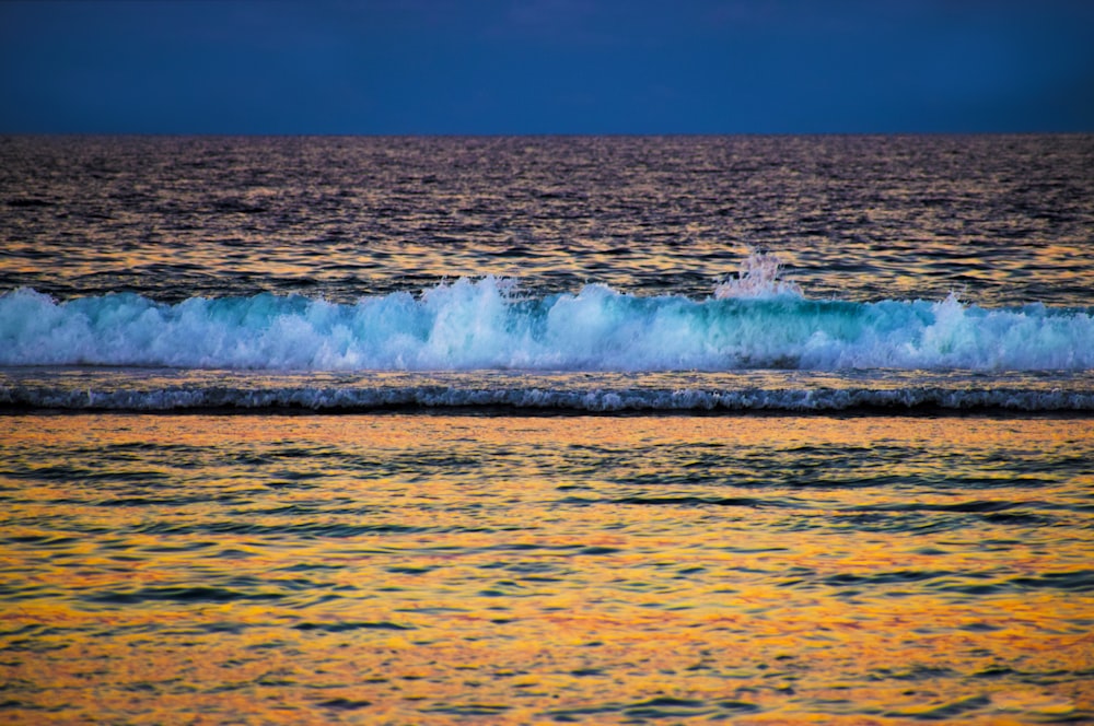 ocean waves crashing on shore during daytime