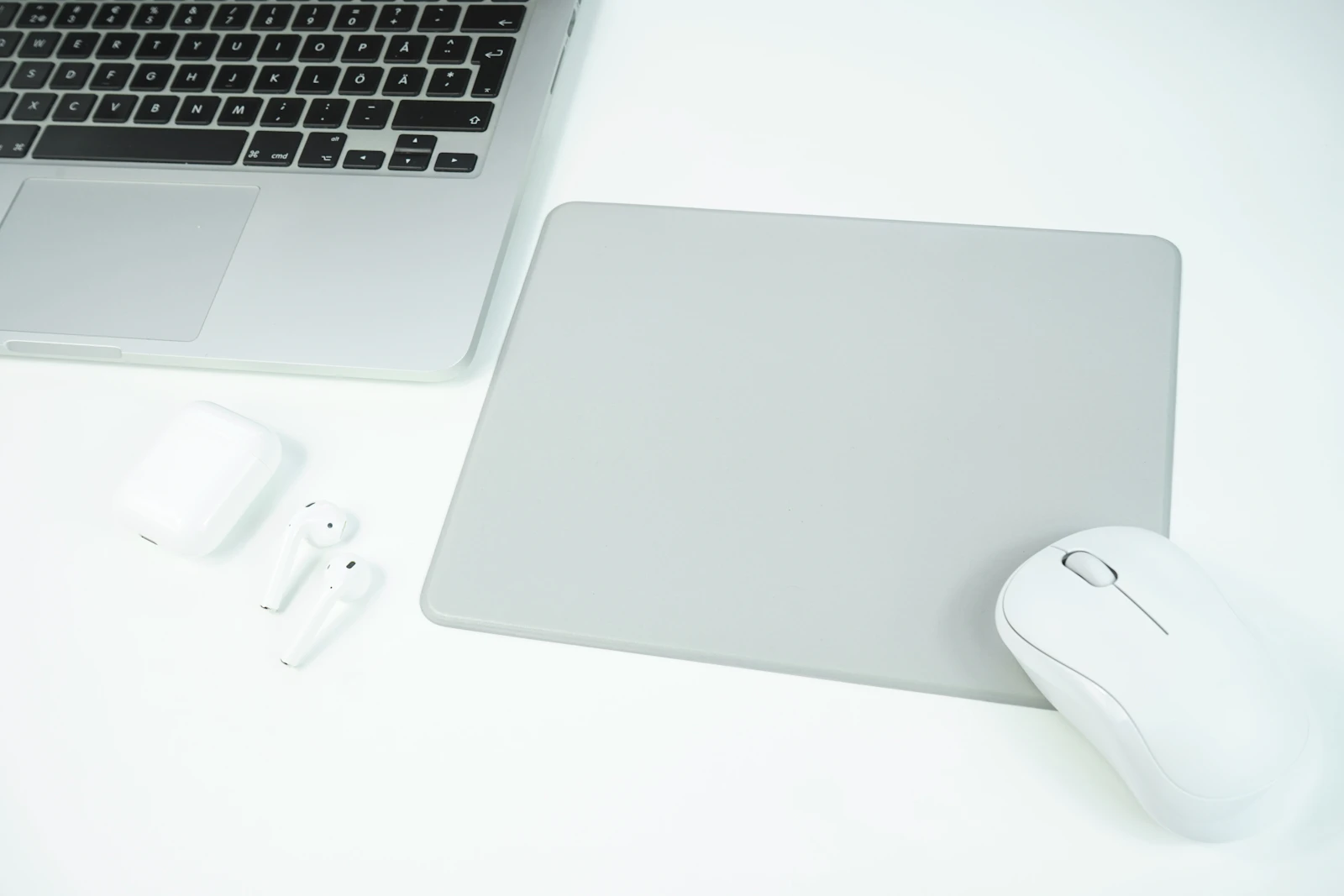 Mouse Shoulder From Desk Work: Why Your Right Shoulder Won't Relax and How to Fix It | Posture Reminder AI blog