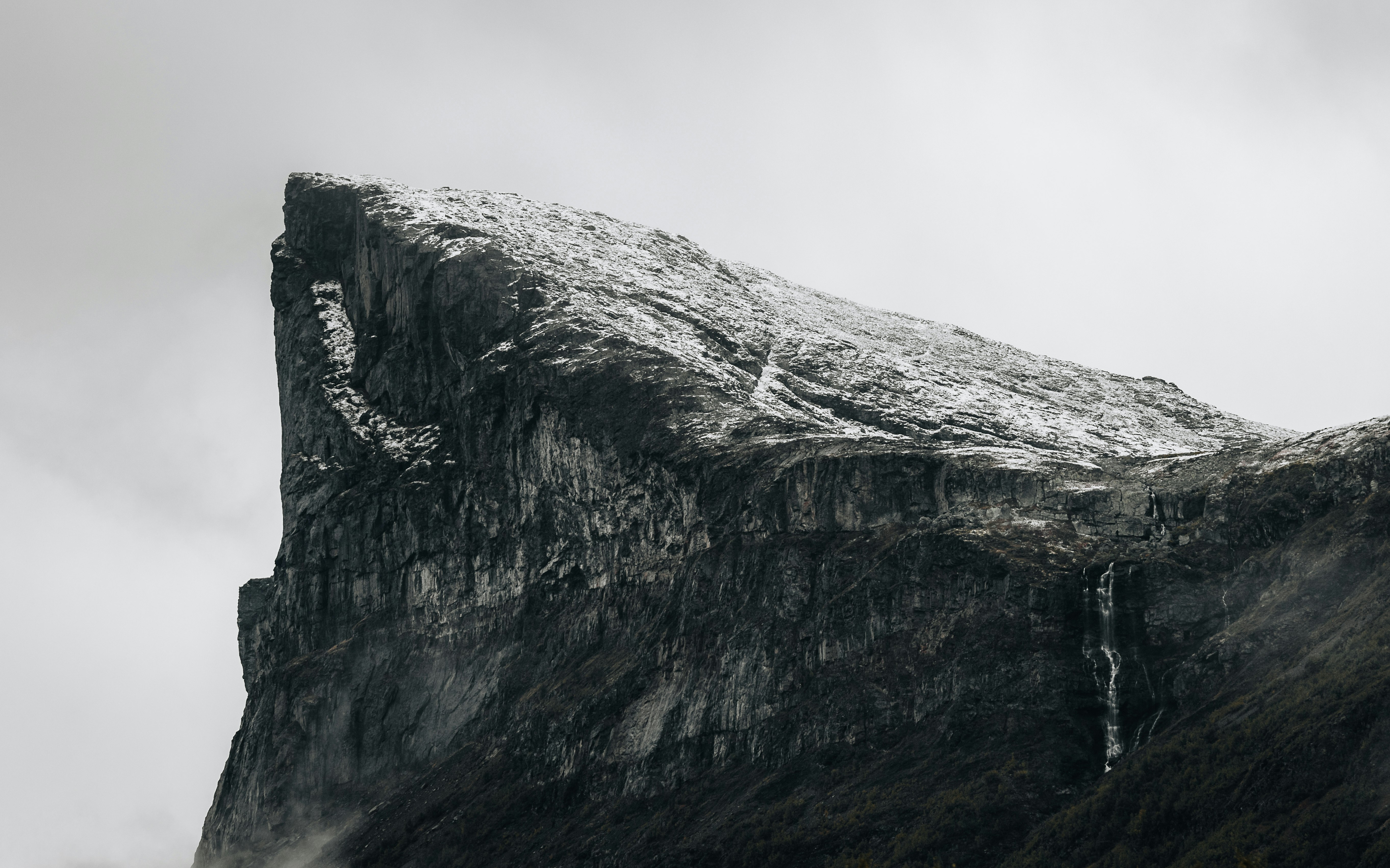 gray and black rock formation