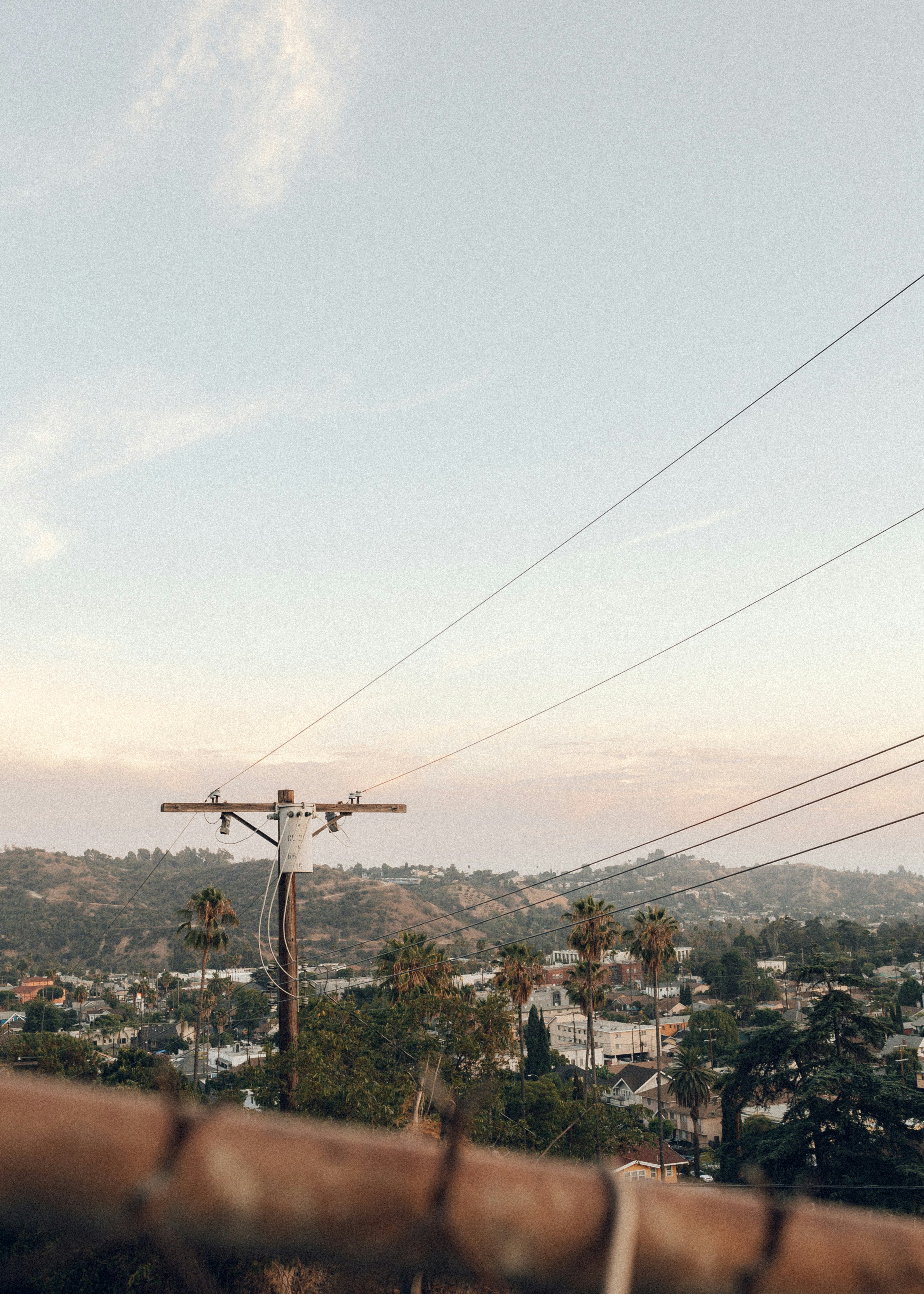 Personas que caminan por la calle durante el día