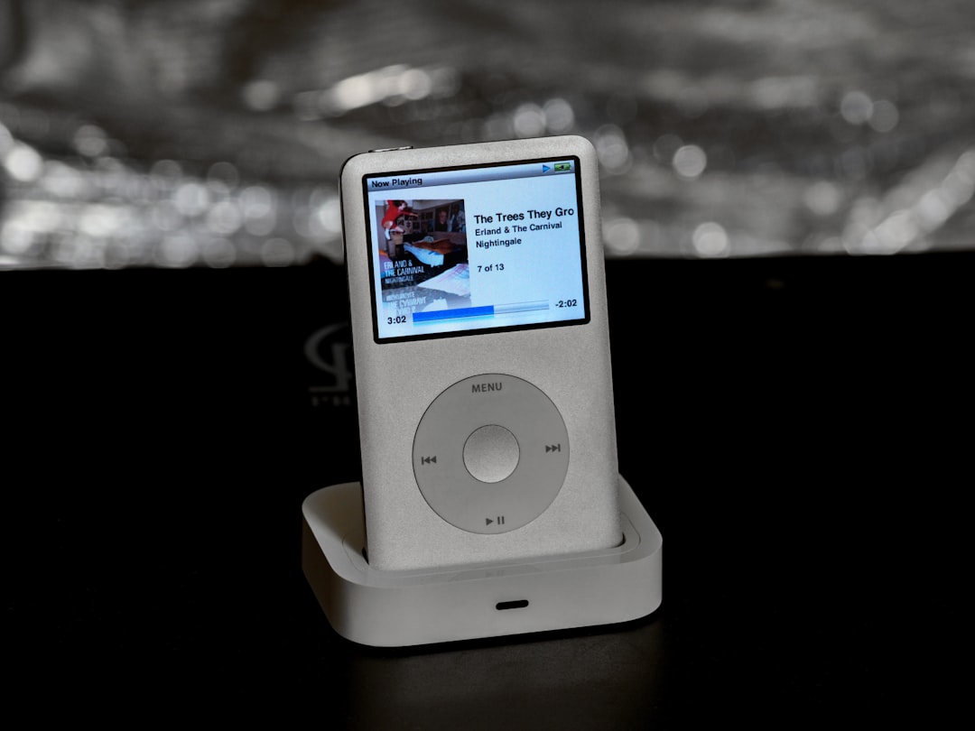 white ipod nano 4 th generation