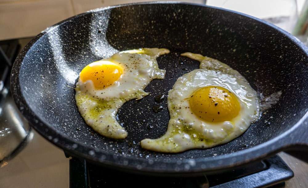 sunny side up egg on black frying pan