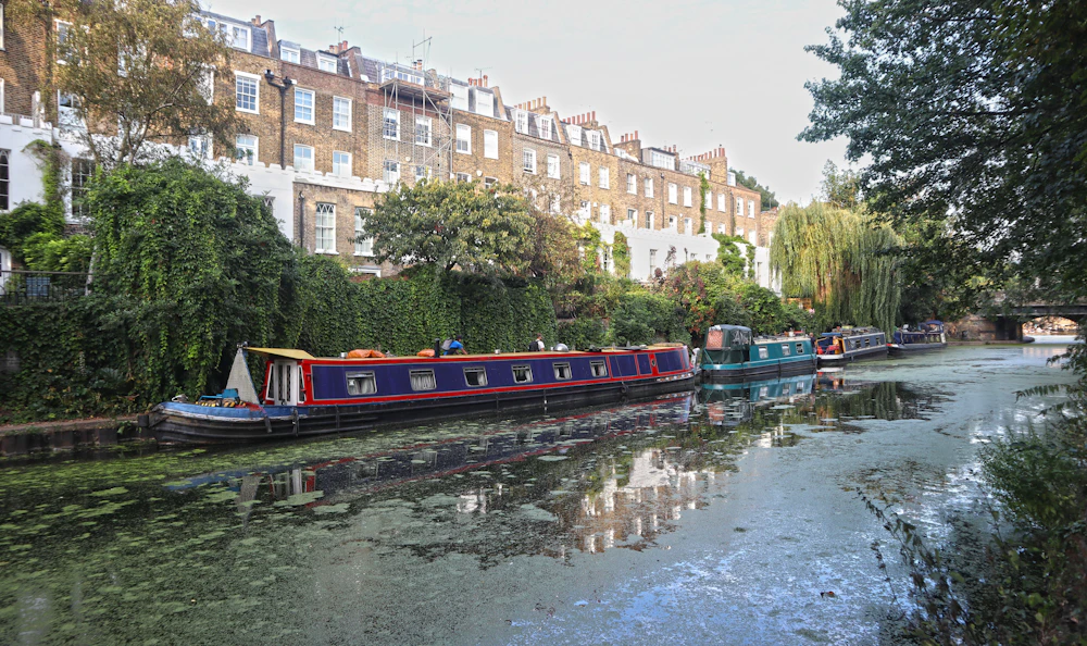 Colourful narrowboats on Regent’s Canal in Islington