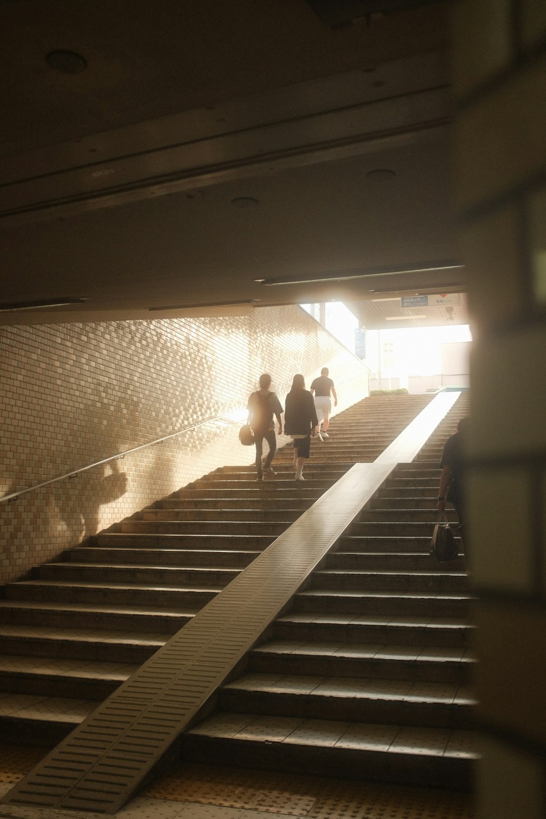 2 women walking on the stairs