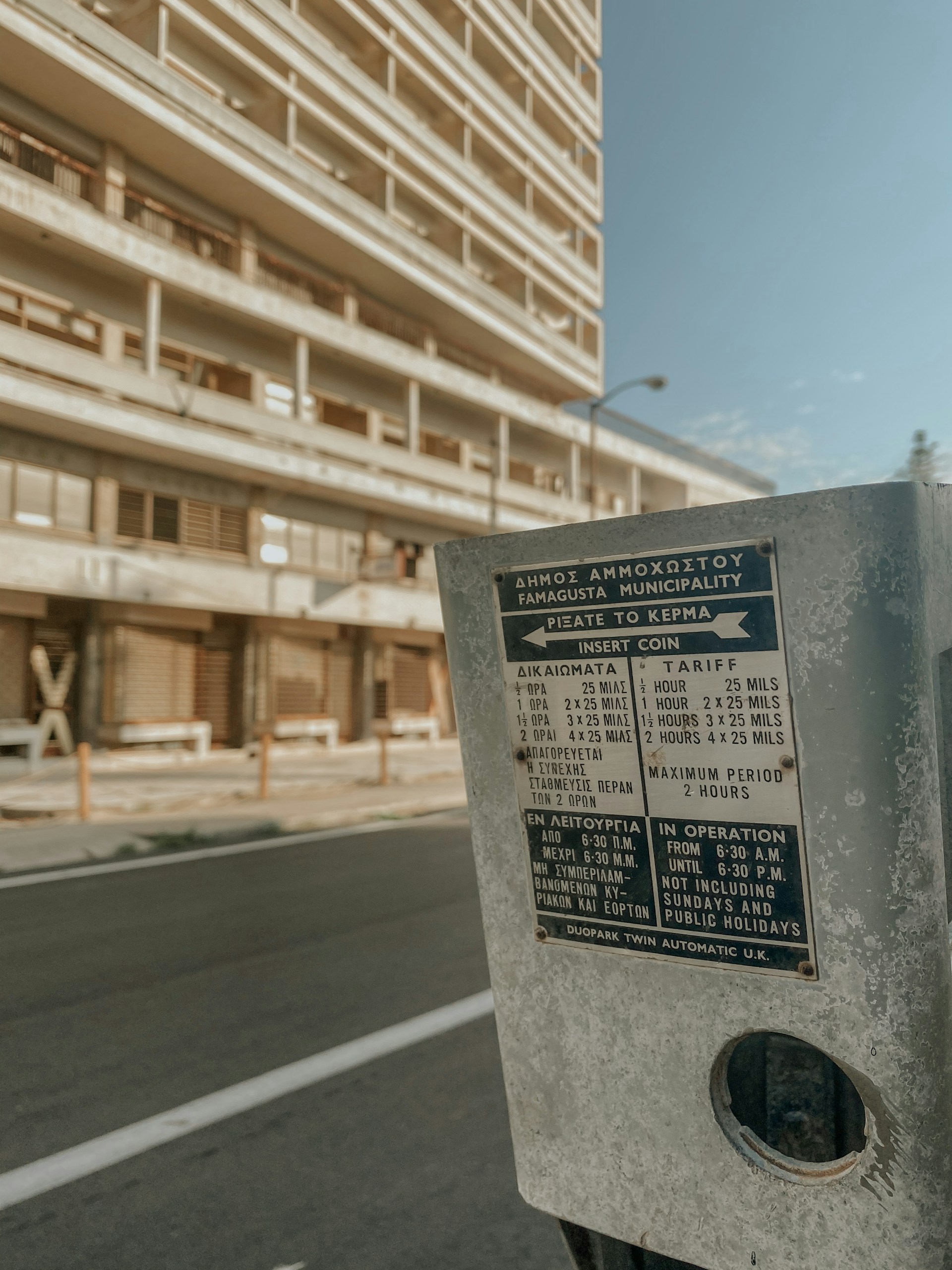 gray computer monitor