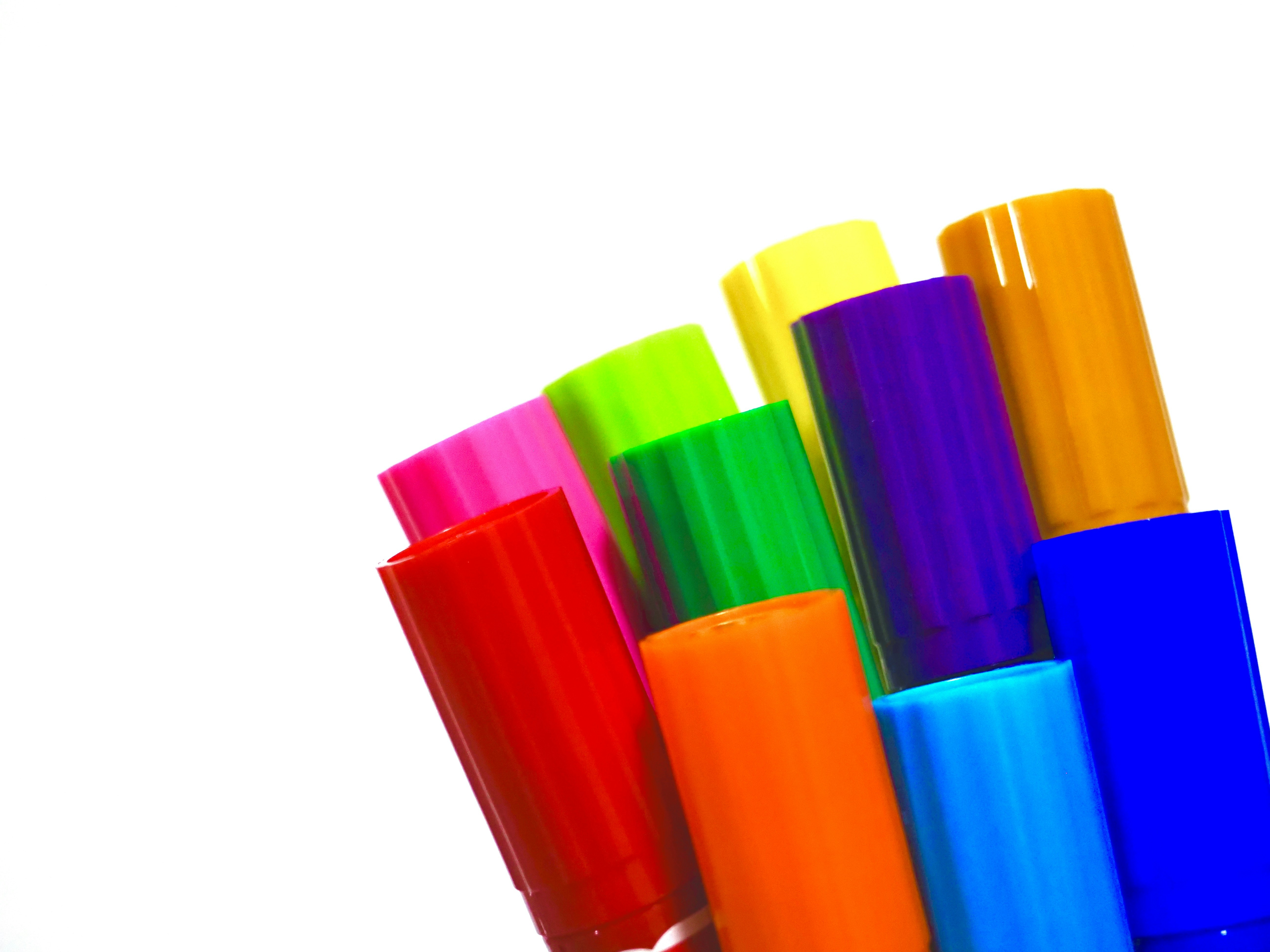 tube en plastique bleu et violet