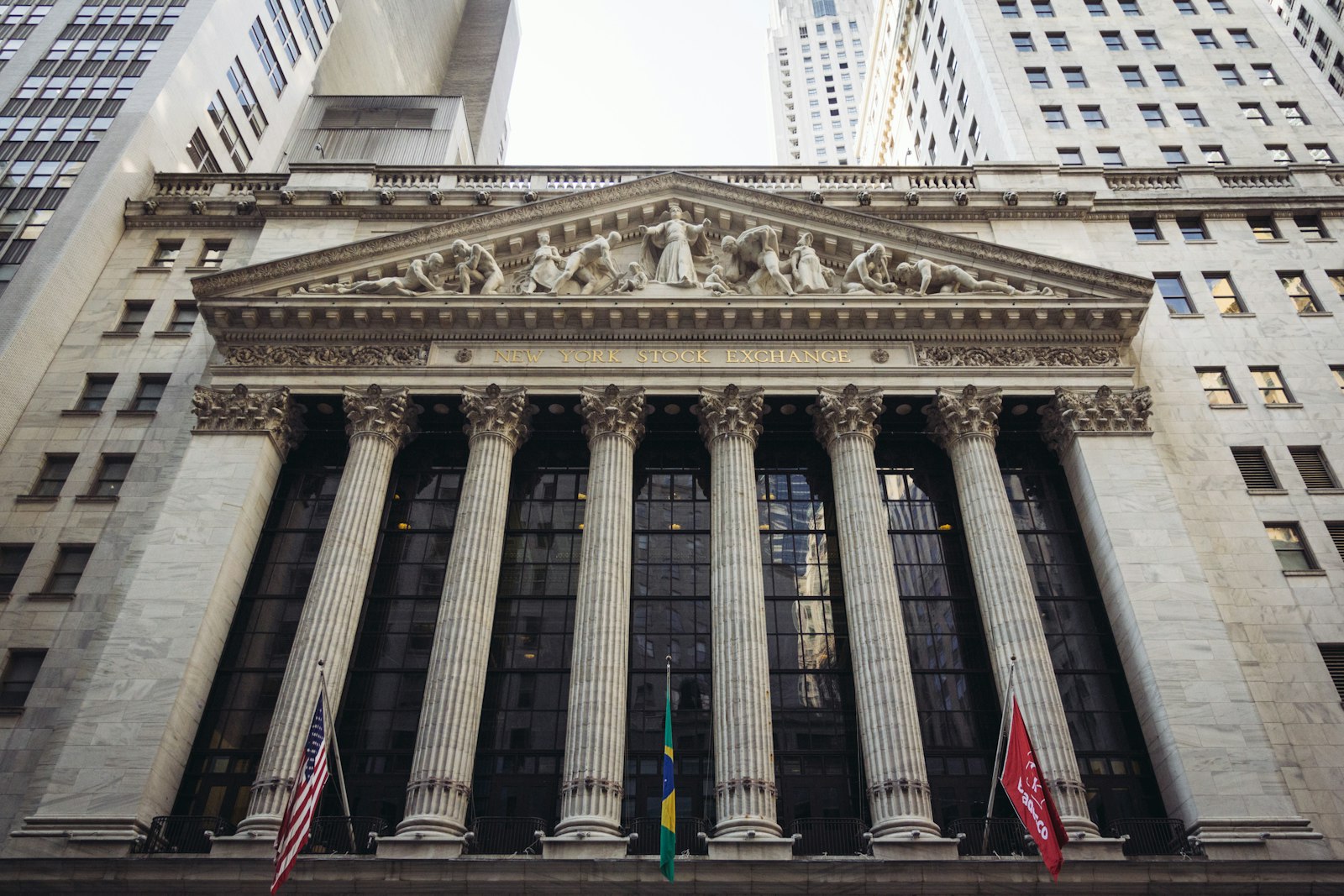 Façade à colonnes du New York Stock Exchange — résultats du T2 2026 des grandes banques américaines