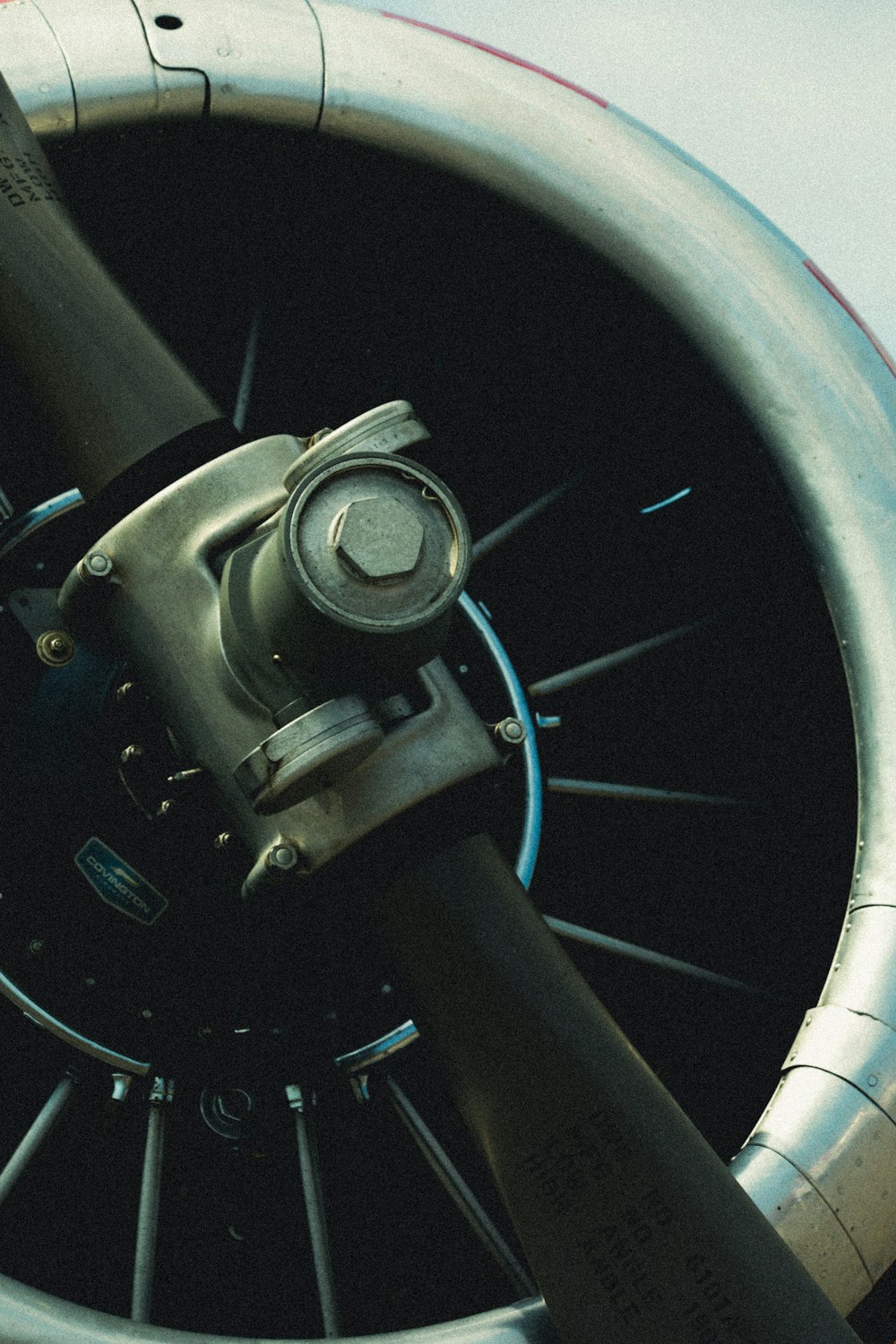 a close up of a propeller of an airplane