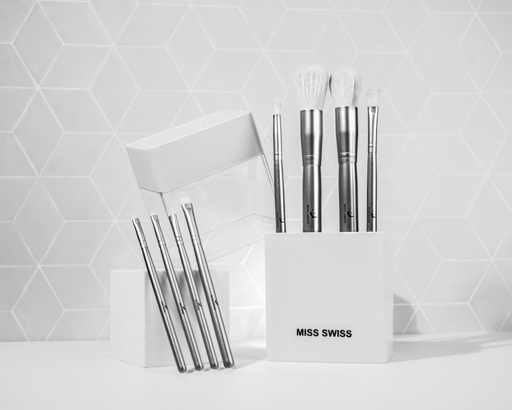 white and black make up brush set