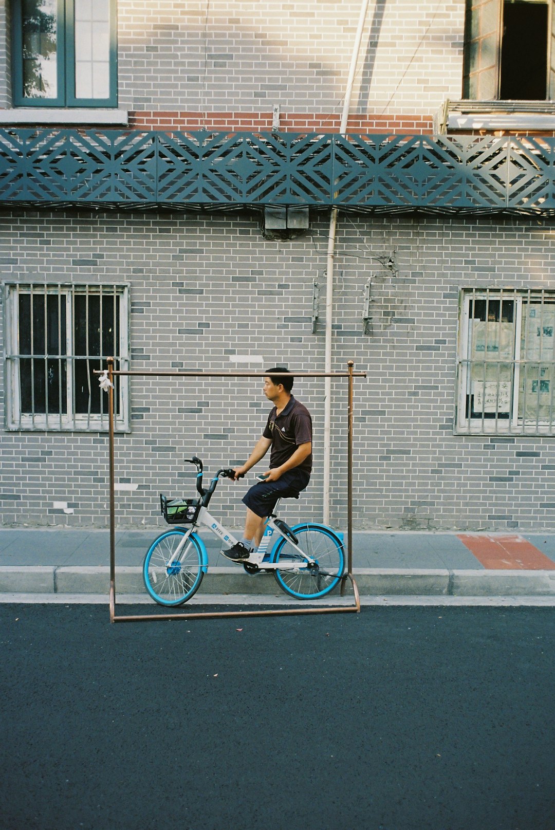man in black t-shirt riding on bicycle during daytime