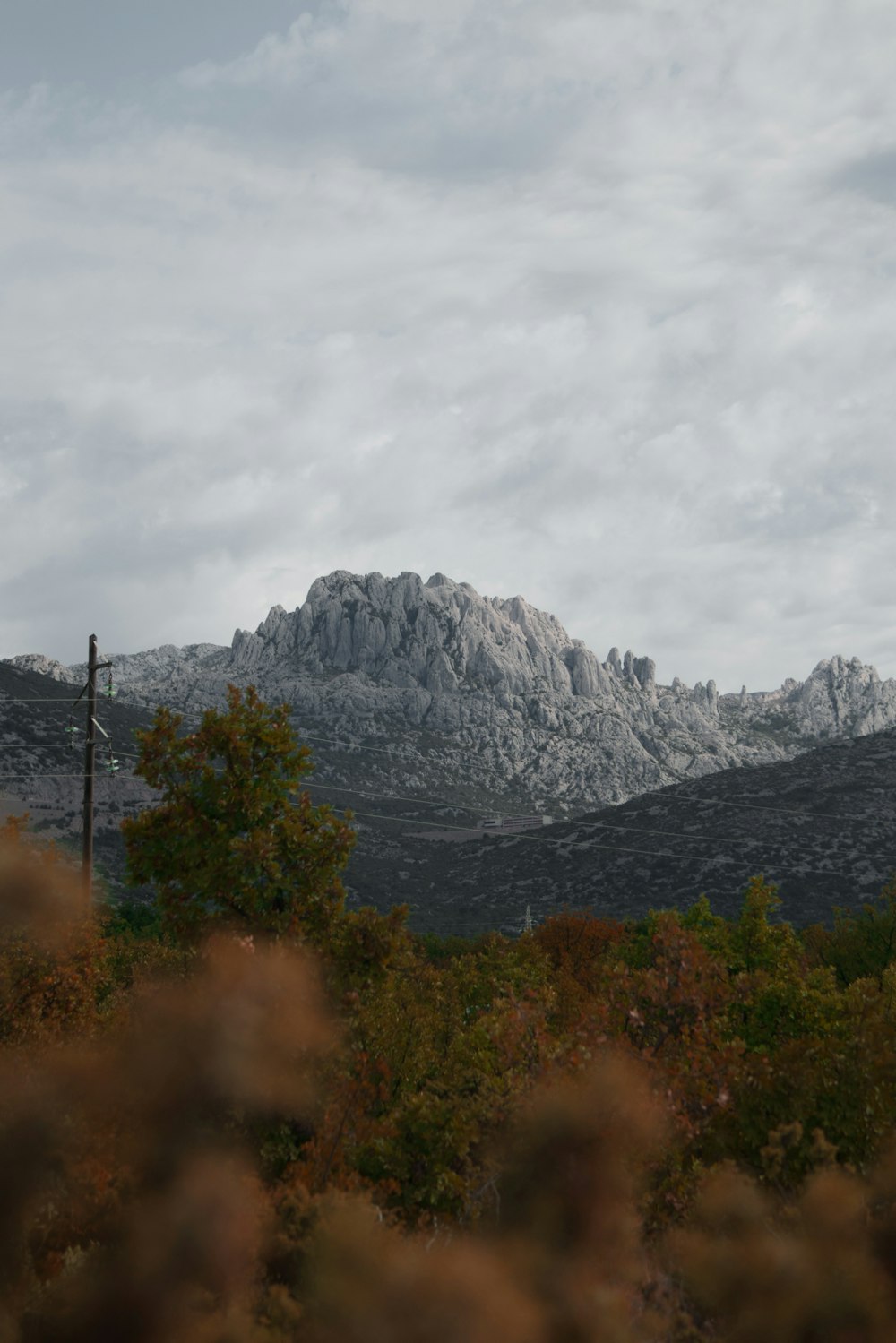 gray rocky mountain under white cloudy sky during daytime