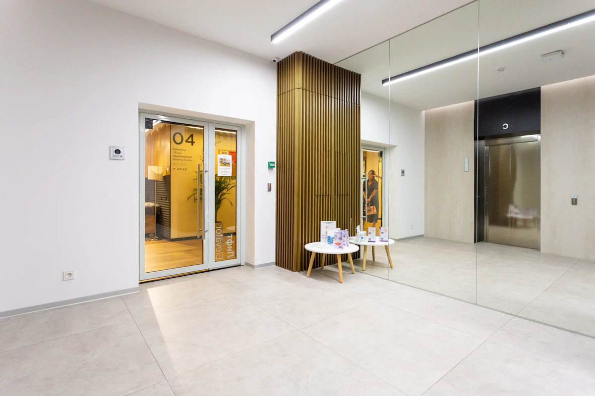 Entrée d'immeuble ou de bureau vitrée