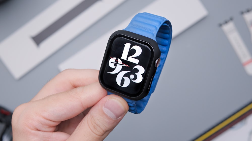 Blaue und schwarze Mickey Mouse Print Smart Watch