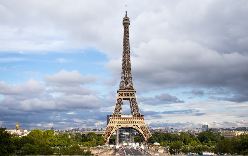 eiffel tower under cloudy sky during daytime