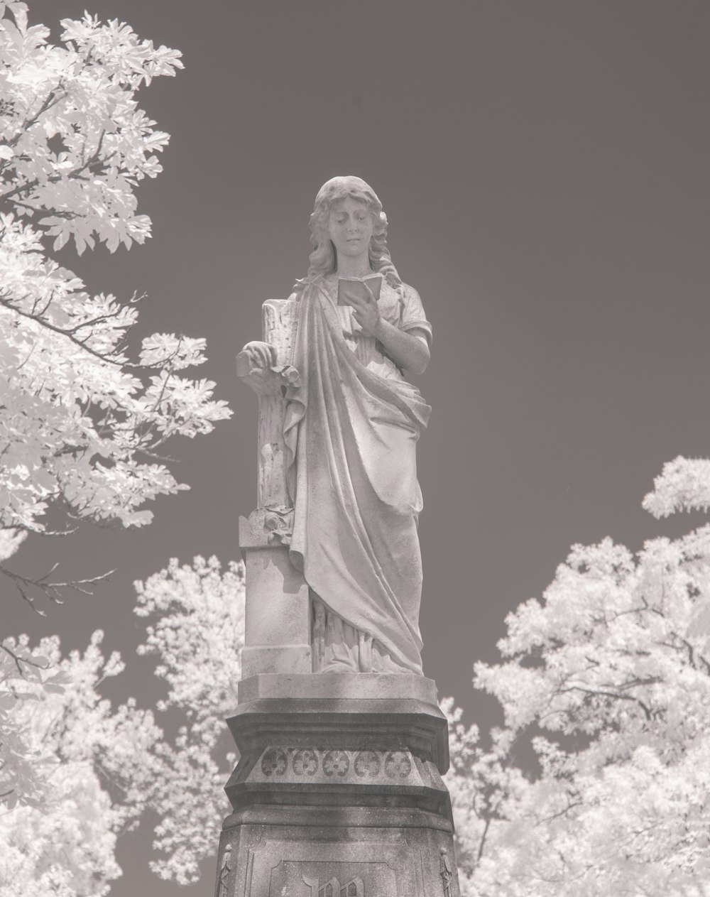 Ein Schwarz-Weiß-Foto der Freiheitsstatue