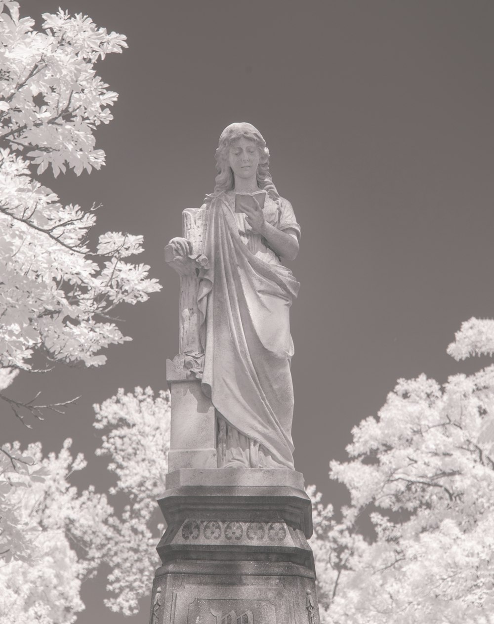 a black and white photo of the statue of liberty