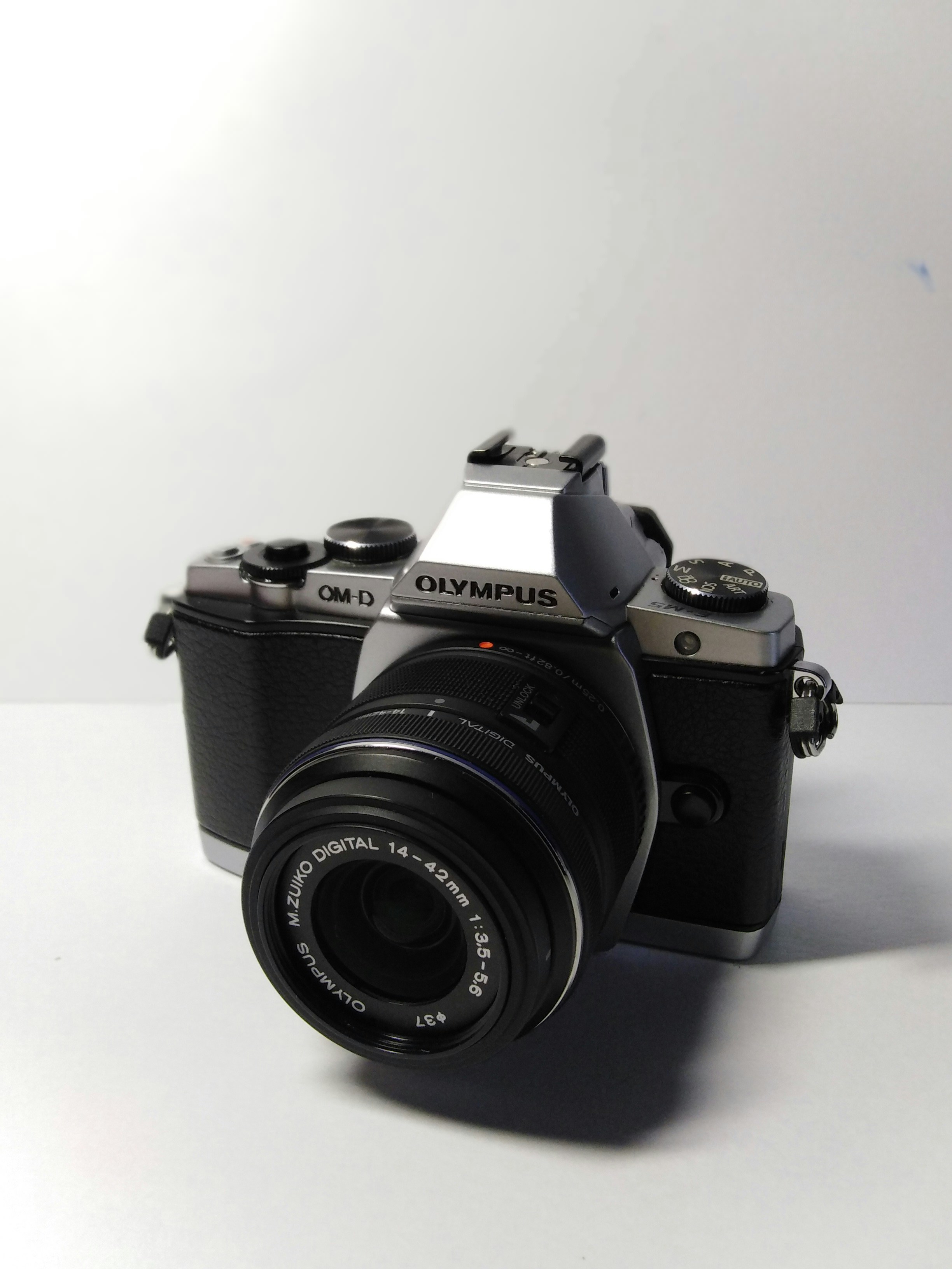 The Ultimate Comparison: Panasonic Lumix DC-G9 II vs Canon EOS R50 V for Vlogging on a Budget