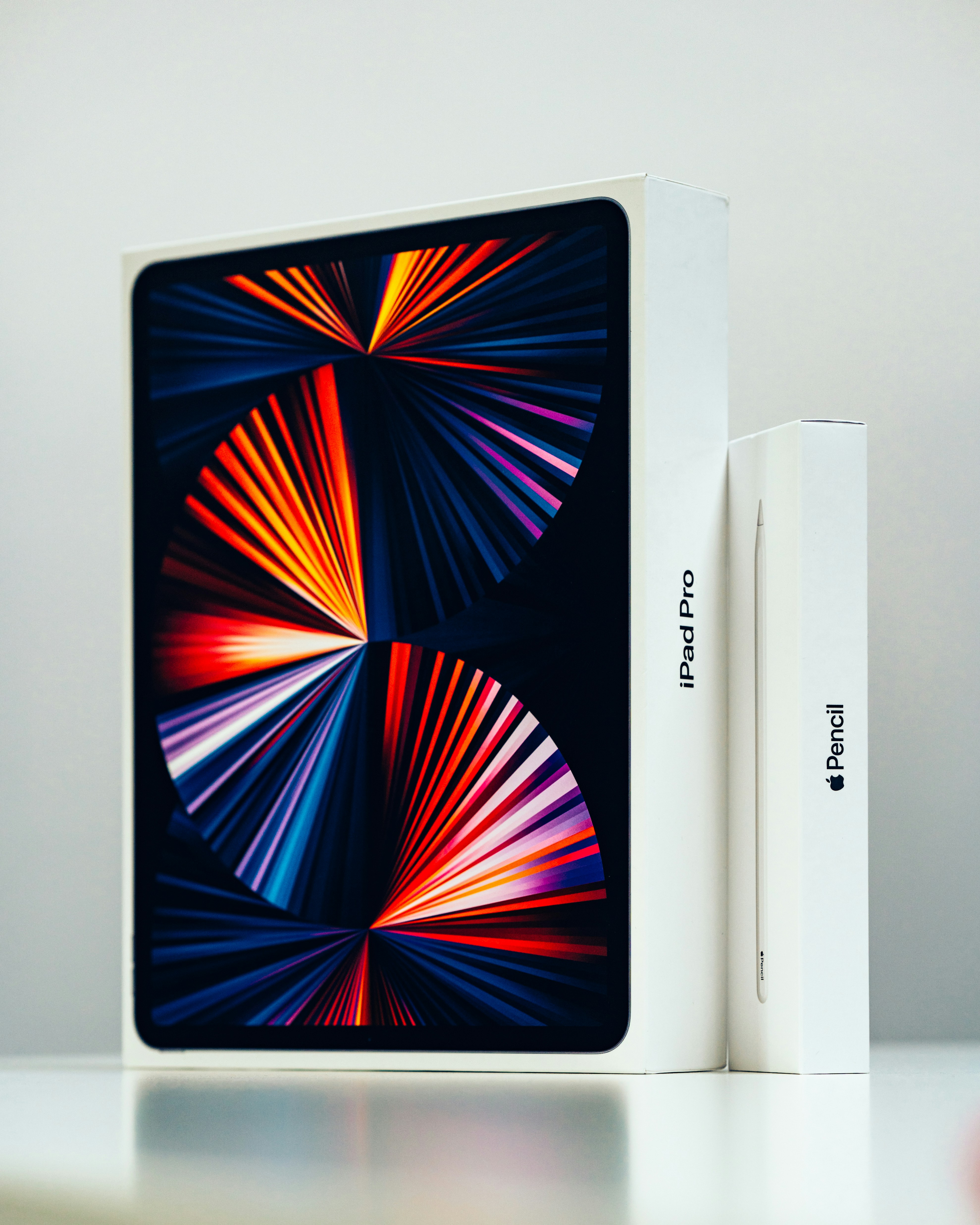 caixa preta vermelha e azul